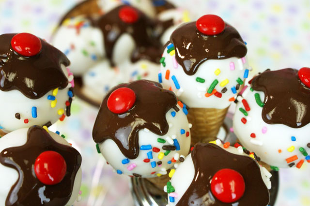 Ice Cream Cake Pops! by Miss CandiQuik | Recipe at http://blog.candiquik.com
