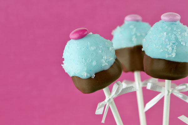 Cupcake Cake Pops - made w/ coffee creamer instead of frosting! @candiquik