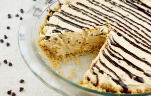Skinny Peanut Butter Chocolate Chip Cheesecake (that actually tastes good)