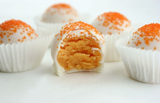 Orange Creamsicle Cake Bites | blog.candiquik.com