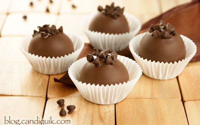 Gluten Free Chickpea Cookie Dough Bites | @candiquik