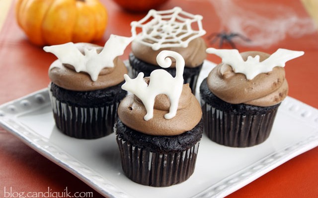 Easy DIY Halloween Cupcake Toppers | @candiquik