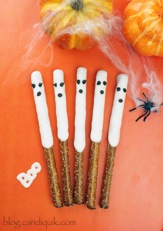 Easy Chocolate Ghost Pretzels! Perfect for Halloween | @candiquik