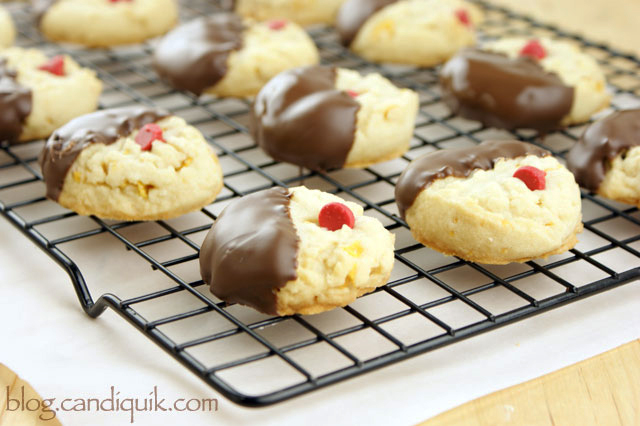 Cherry Chocolate Shortbread Cookies | @candiquik