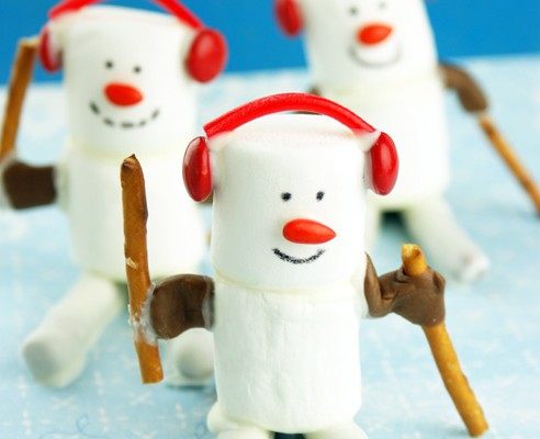 Marshmallow Olympic Skiers - blog.candiquik.com