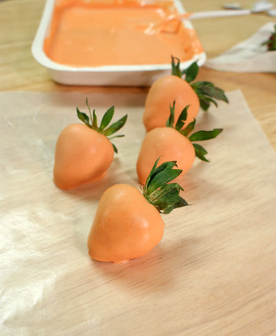 Carrot Chocolate Strawberries - @candiquik